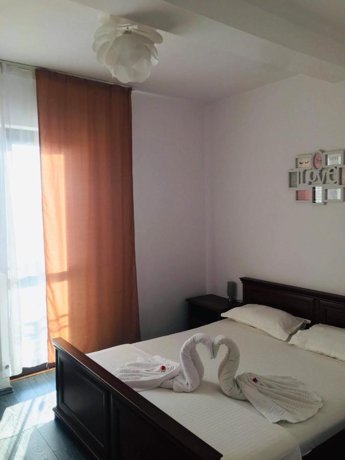 Casa Famous Apartment Iasi Exterior photo