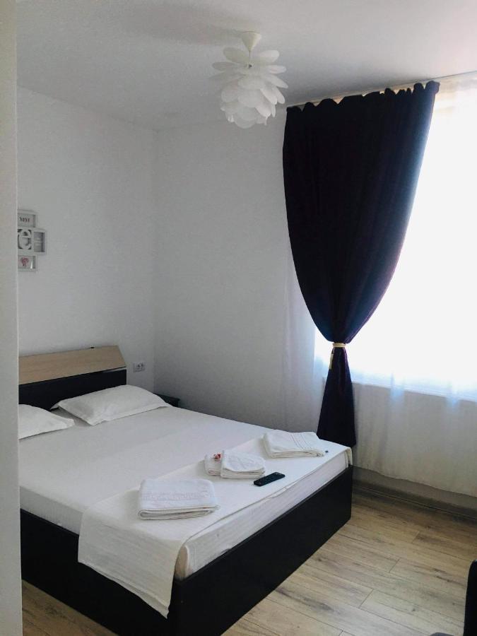 Casa Famous Apartment Iasi Exterior photo